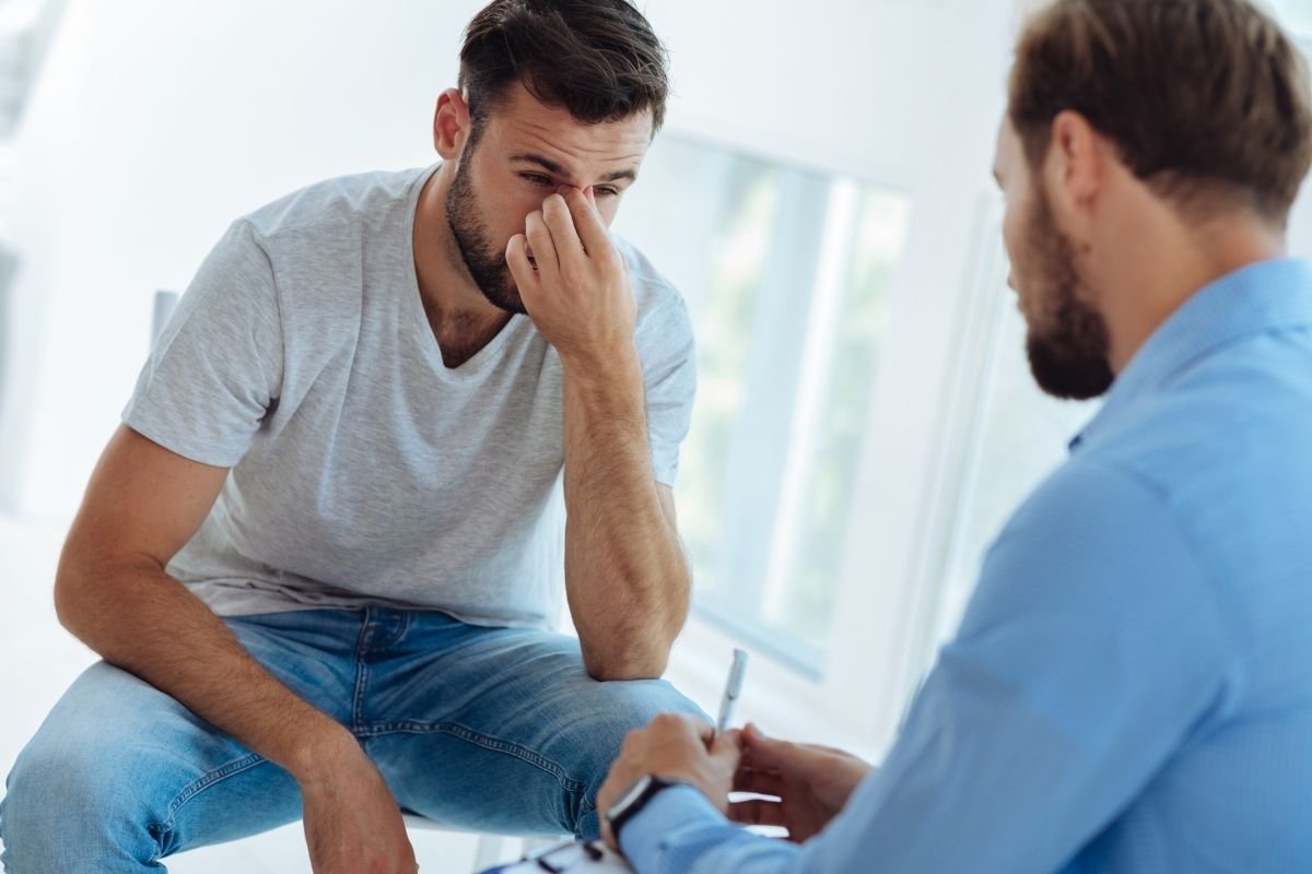 Burnout em brasileiros que trabalham fora do pais sinais de alerta e quando buscar ajuda