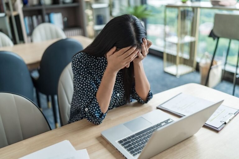 Imigrar e perder identidade impacto na autoestima