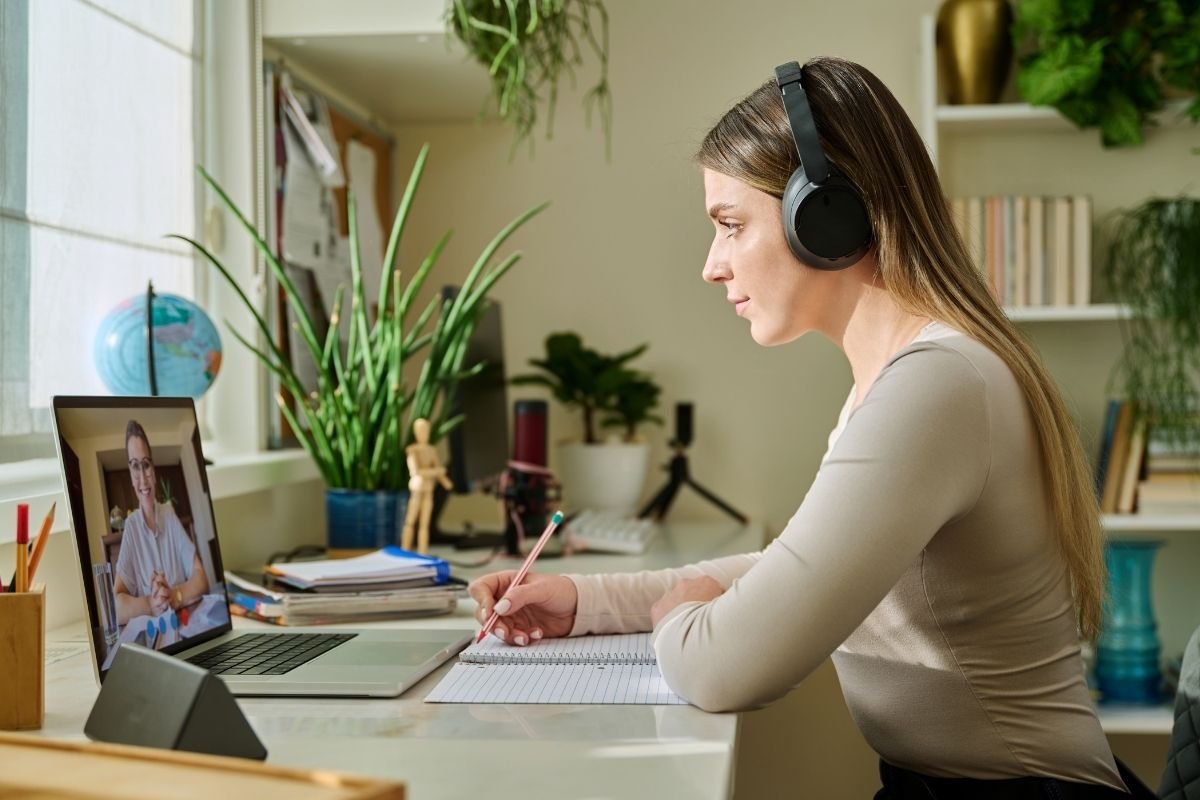 Por que eu me sinto improdutivo mesmo tentando muito Pode ser TDAH em adultos